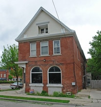 800 E Chambers St in Milwaukee, WI - Foto de edificio - Building Photo