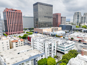 10911-10915 Wellworth Ave in Los Angeles, CA - Building Photo - Building Photo