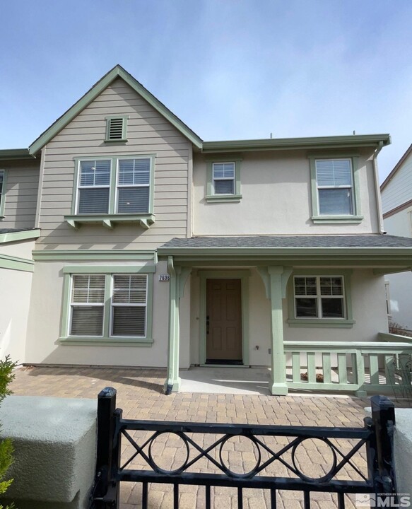 7636 Stone Bluff Way in Reno, NV - Foto de edificio