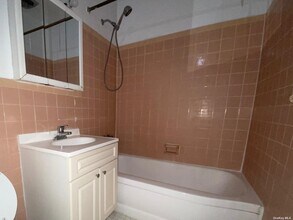 26 Ivy St-Unit -1B in Farmingdale, NY - Building Photo - Building Photo