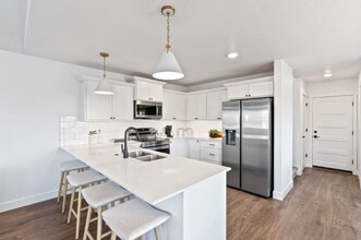 3972 SW Obsidian Ave in Redmond, OR - Building Photo - Building Photo