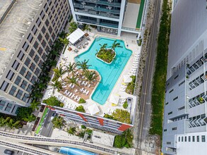 121 NE 5th St in Miami, FL - Building Photo - Building Photo