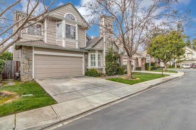 302 Tadley Ct in Redwood City, CA - Building Photo - Building Photo