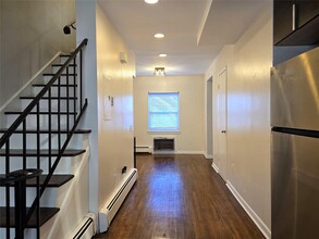 323 Centre Ave in New Rochelle, NY - Building Photo - Building Photo