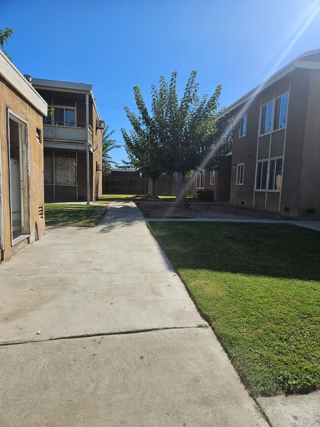 740 Illinois Ave in Los Banos, CA - Building Photo - Building Photo