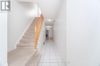 6513 Song Bird Crescent in Mississauga, ON - Building Photo - Building Photo