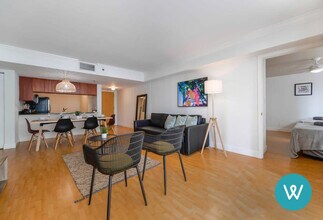1200 Brickell Bay Dr in Miami, FL - Building Photo - Building Photo