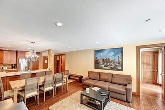 865 Majestic Pines Dr in Mammoth Lakes, CA - Foto de edificio - Building Photo