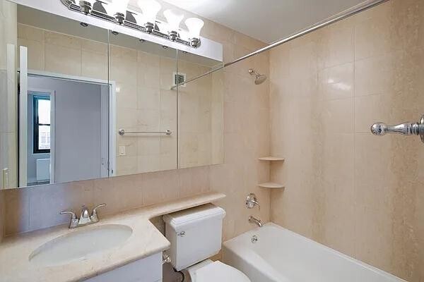 155 E 31st St in New York, NY - Building Photo
