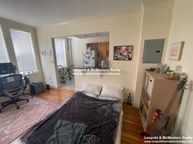 131 Park Dr, Unit 23 in Boston, MA - Building Photo