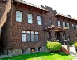 5800-5866 Maeburn Rd in Pittsburgh, PA - Building Photo