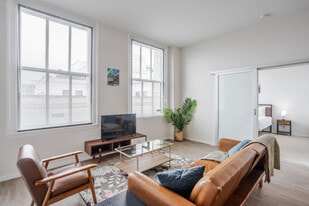 9-JAN-JAN E 4th St in Cincinnati, OH - Building Photo