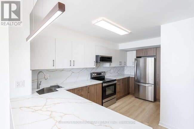 120 Promenade Cir in Vaughan, ON - Building Photo - Building Photo