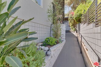 1775 College View Pl in Los Angeles, CA - Building Photo - Building Photo