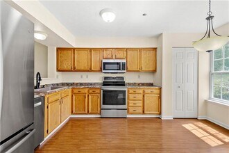1036 Royal Dr in Canonsburg, PA - Building Photo - Building Photo