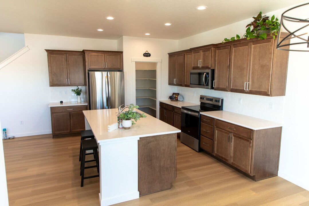 8167 S Cooper Flts Ave in Meridian, ID - Building Photo
