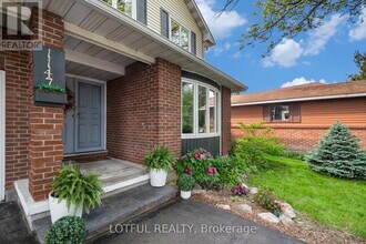 1147 Ste-Thérèse Ln in Ottawa, ON - Building Photo - Building Photo
