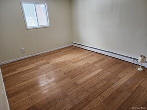 1570 Kenneth Ave in Baldwin, NY - Building Photo - Building Photo