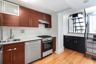 184 Thompson St in New York, NY - Building Photo - Building Photo