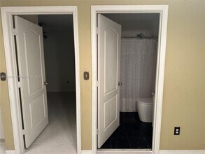7656 NW 182nd Terrace in Hialeah, FL - Building Photo - Building Photo