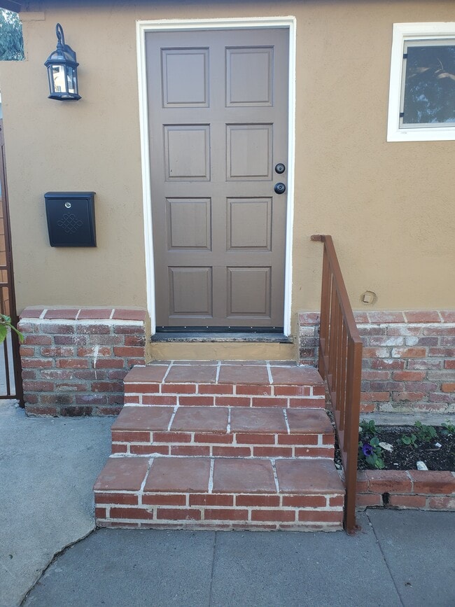 1748 17th St in Santa Monica, CA - Foto de edificio - Building Photo