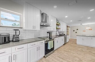 4740 NE 18th Ave in Oakland Park, FL - Building Photo - Building Photo