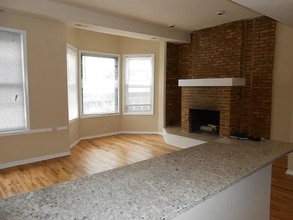 2523 N Lincoln Ave, Unit 2C in Chicago, IL - Foto de edificio - Building Photo