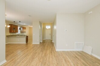 2374 Dovesong Trace Dr in Ruskin, FL - Building Photo - Building Photo