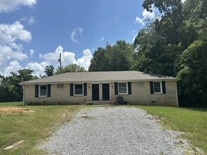 413 Martha Ln in Clarksville, TN - Building Photo - Building Photo