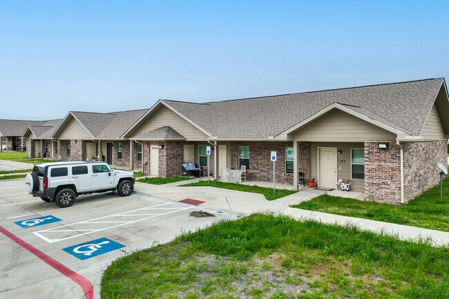 LakeRidge Villas in Ennis, TX - Building Photo - Building Photo