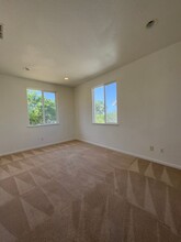 9455 Sea Cliff Way in Elk Grove, CA - Foto de edificio - Building Photo
