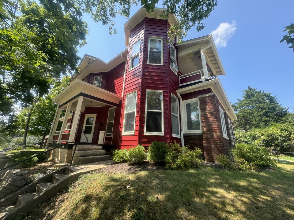 403 N Indiana Ave in Bloomington, IN - Foto de edificio