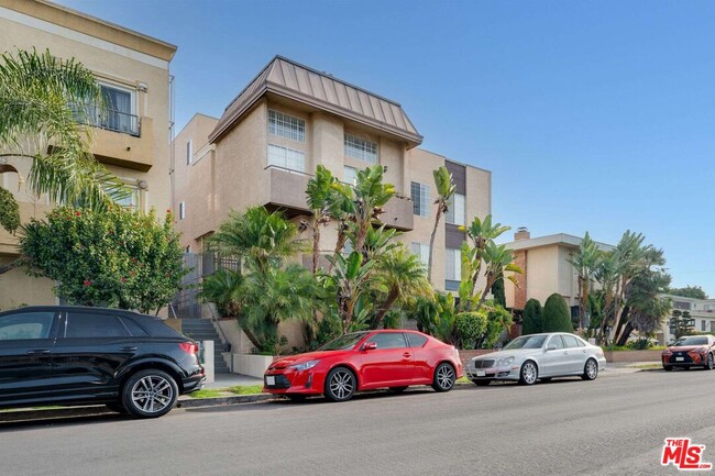 1652 Colby Ave in Los Angeles, CA - Foto de edificio - Building Photo