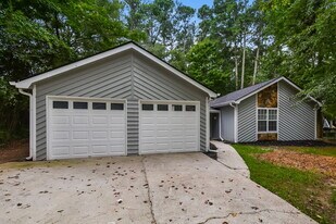 2429 Chauncey Ln in Marietta, GA - Building Photo