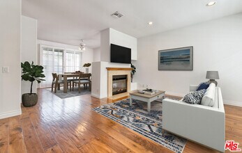 2333 Oak St in Santa Monica, CA - Building Photo - Building Photo