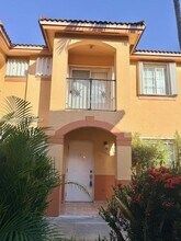 10662 NW 87th Ct in Hialeah Gardens, FL - Building Photo - Building Photo