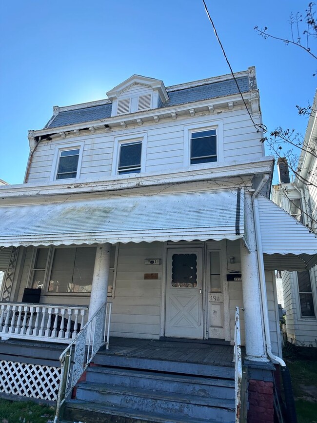 property at 1911 Fairmount Ave