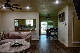 6455 Palm Island St in Dallas, TX - Building Photo - Building Photo