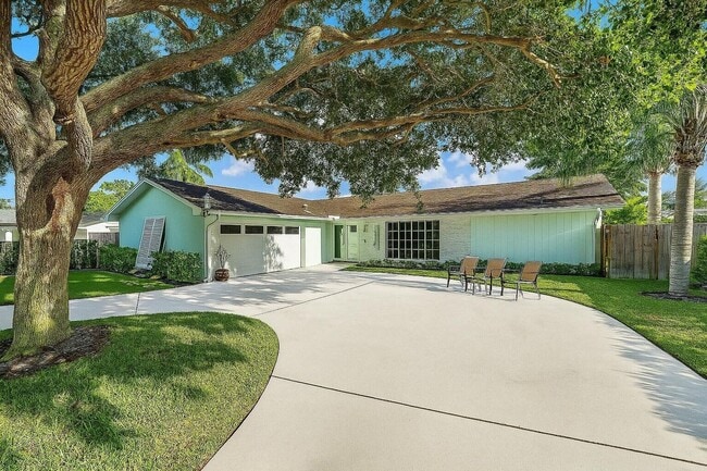 property at 4193 Hyacinth Cir N