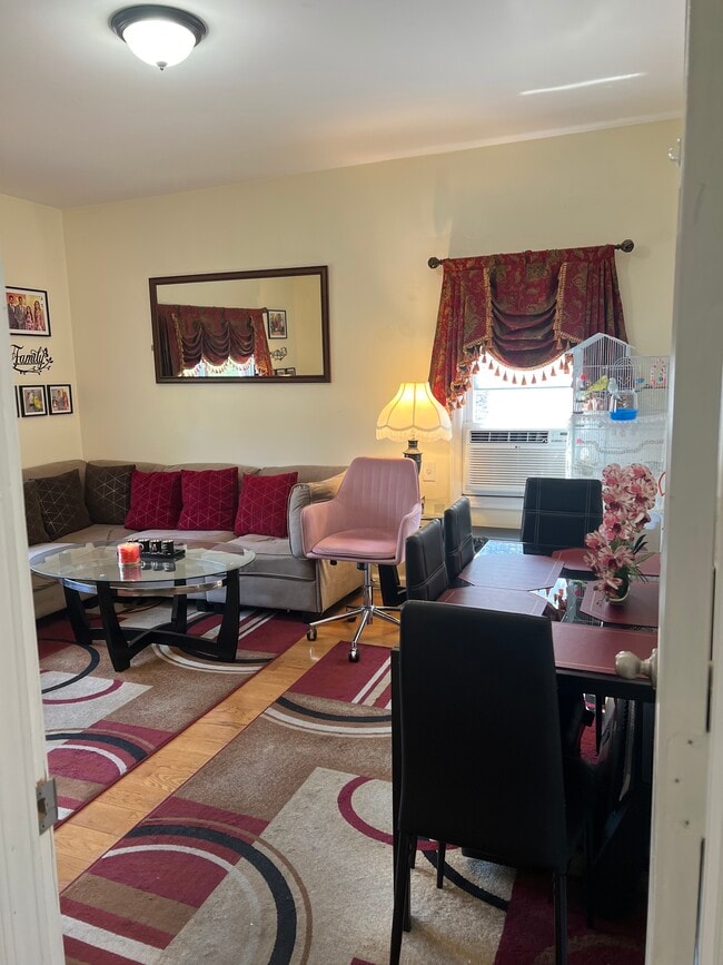 8482 164th St in Jamaica, NY - Foto de edificio - Building Photo