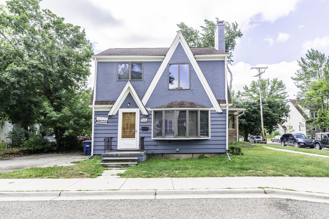 800 Sylvan Ave in Ann Arbor, MI - Foto de edificio