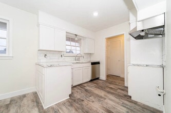 4939 47th St, Unit D in Lubbock, TX - Foto de edificio - Building Photo