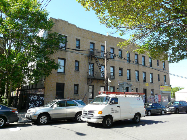 2108 Chatterton Ave in Bronx, NY - Foto de edificio - Building Photo