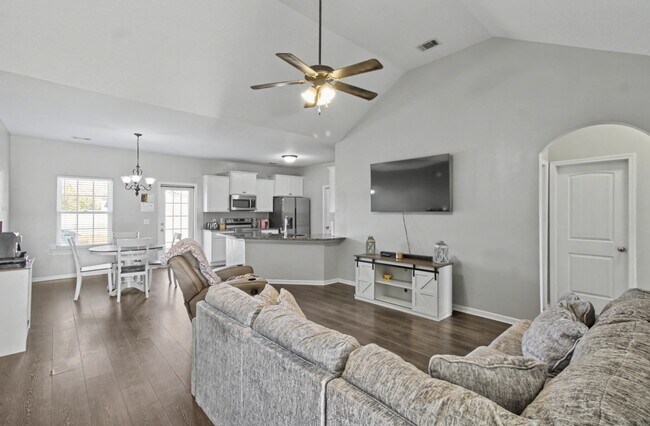 56 Avondale Dr NE in Ludowici, GA - Building Photo - Building Photo