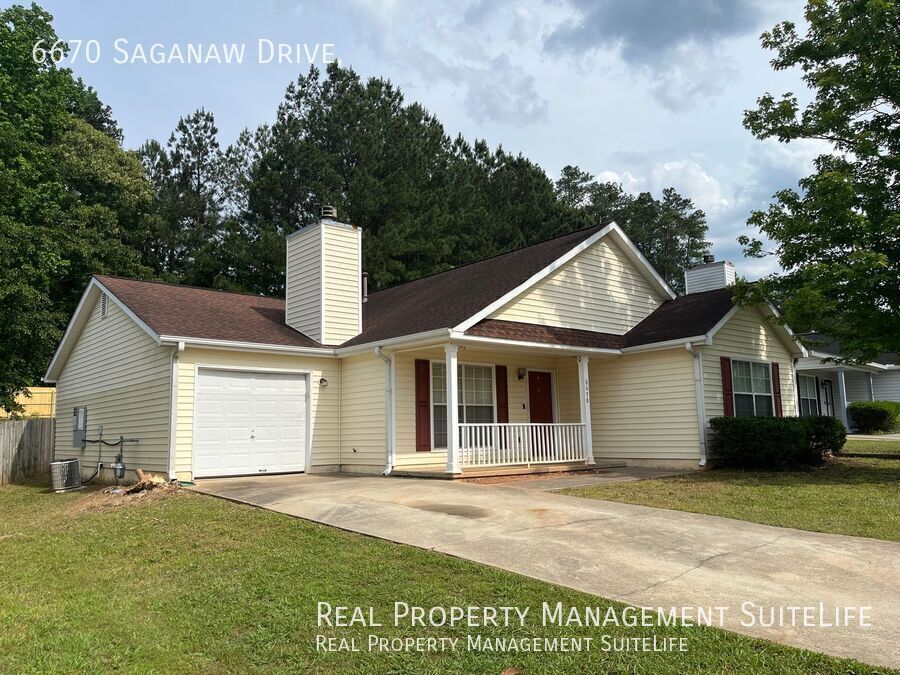 6670 Saganaw Dr in Rex, GA - Building Photo