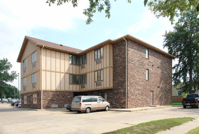 Taber Arms Apartments in Topeka, KS - Foto de edificio - Building Photo