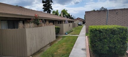 Las Casitas Apartments in Riverside, CA - Foto de edificio - Building Photo