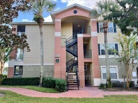 1969 Summer Club Dr in Oviedo, FL - Building Photo