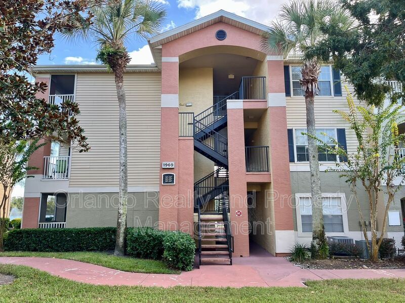 1969 Summer Club Dr in Oviedo, FL - Building Photo