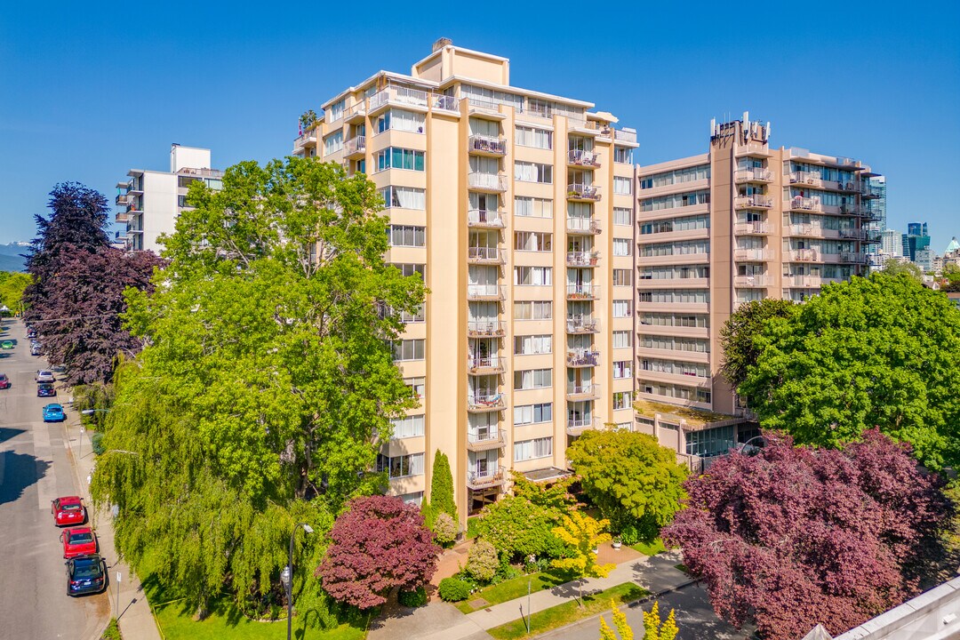 Park West in Vancouver, BC - Building Photo